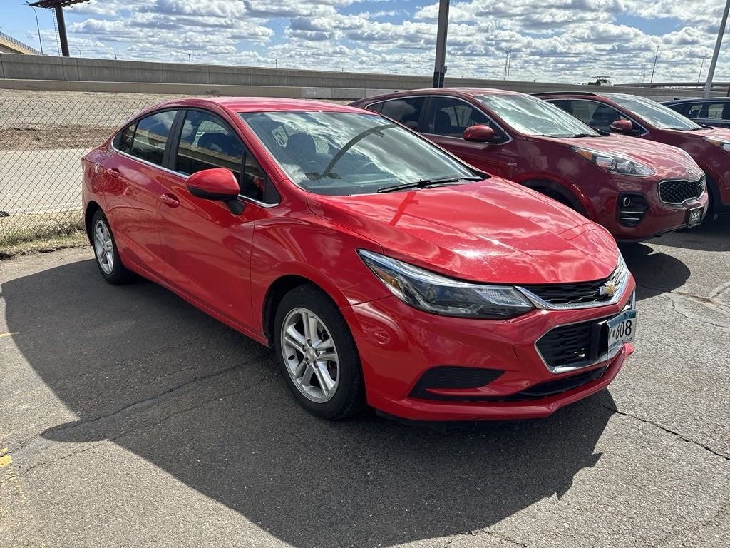 Used 2018 Chevrolet Cruze LT with VIN 1G1BE5SM0J7162574 for sale in Duluth, MN